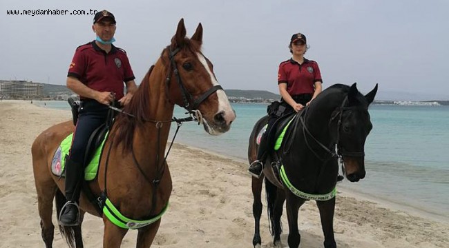  Atlı Polisler Çeşme'de