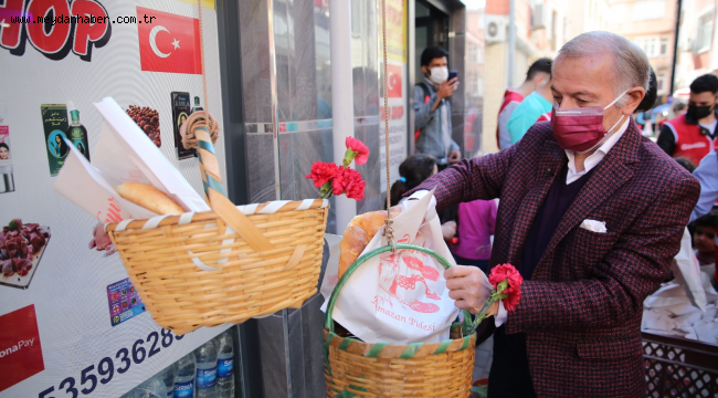 BAŞKAN AYDINER'DEN ANNELERE KARANFİL