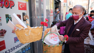 BAŞKAN AYDINER'DEN ANNELERE KARANFİL