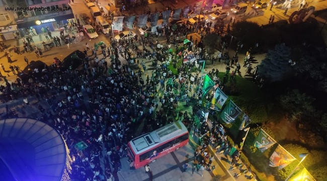 Belsa, yeşil-siyah renklere büründü