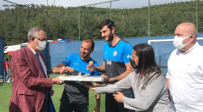 CHP'li Sertel'den play-off öncesi İzmir'in takımlarına moral ziyareti