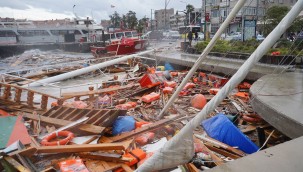 FIRTINA AYVALIK'I VURDU