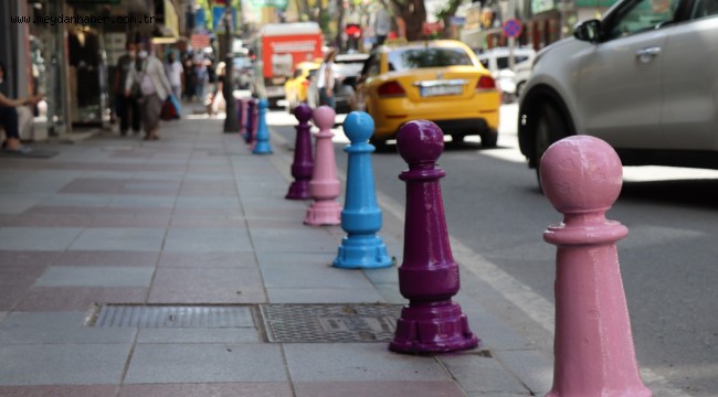 İnönü Caddesi İzmit Belediyesi ile rengarenk oluyor