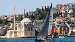 İstanbul Boğazı yelkenlerle şenlendi