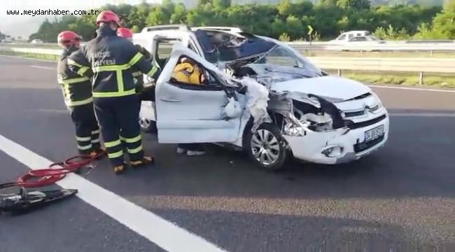 İTFAİYE EKİPLERİNDEN SIKIŞMALI KAZAYA HIZLI MÜDAHALE