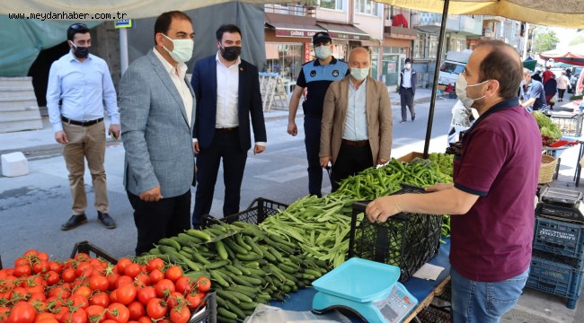 İzmit Belediyesi pazarcı esnafını yalnız bırakmıyor
