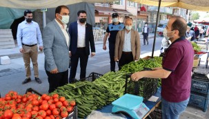 İzmit Belediyesi pazarcı esnafını yalnız bırakmıyor