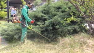 İzmit Belediyesi, Yenişehir'de parkları pırıl pırıl yaptı