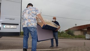 İzmit Belediyesinden evi yanan aileye yardım eli