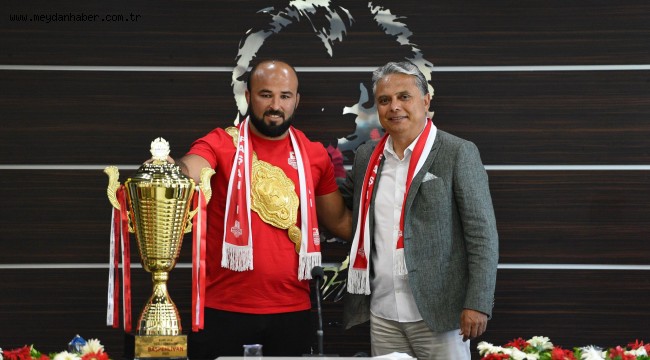 Paşanın Aslanı, altın kemeriyle evine geldi