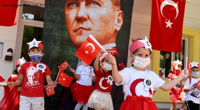 Sağlıkçıların çocukları 19 Mayıs'ı kutladı