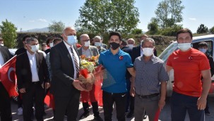 Şampiyon Acar Memleketinde Görkemli Karşılama Yapıldı