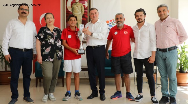 SAVAŞ: BİZ SADECE YOL, KALDIRIM DEĞİL, GENÇLERİMİZE YATIRIM YAPIYORUZ