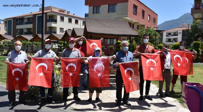ŞEHZADELER BELEDİYESİ 19 MAYIS COŞKUSUNU EVLERE TAŞIDI