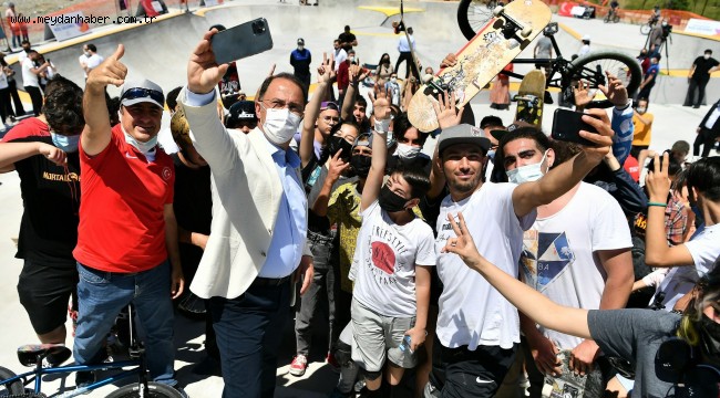TÜRKİYE'NİN EN DERİN KAYKAY PARKI BEYLİKDÜZÜ'NDE AÇILDI