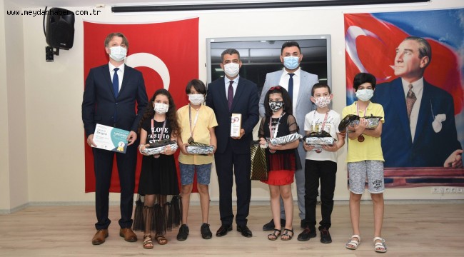 Türkiye Okullar Arası Zeka Oyunları Şampiyonası'nda Çifte Sevinç