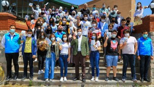 UŞAK BELEDİYESİ'NDEN SINAVA HAZIRLANAN GENÇLERE ANLAMLI HEDİYE