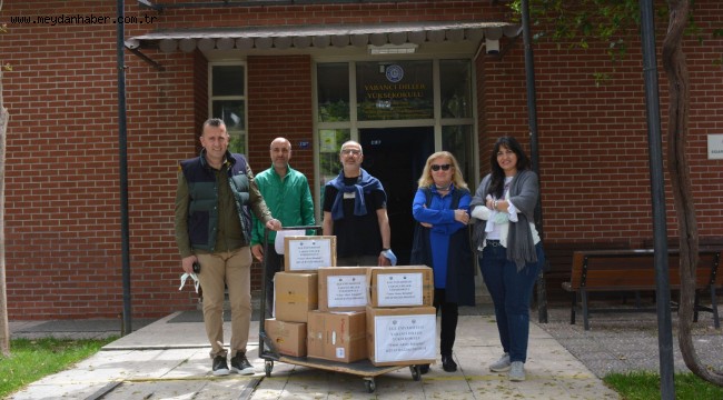 'Yaşar Aksoy Kitaplığı'na İngilizce ders materyali bağışı