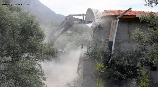Akbük Koyu'nda 2. Etap Yıkım Çalışmalarına Başlandı