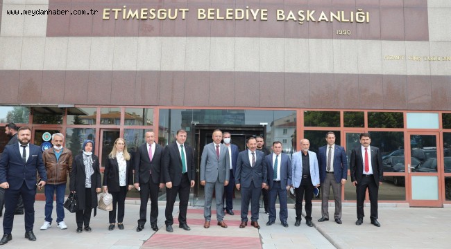 ANKARA MİLLETVEKİLİ HACI TURAN VE BERABERİNDEKİLERDEN BAŞKAN DEMİREL' ZİYARET