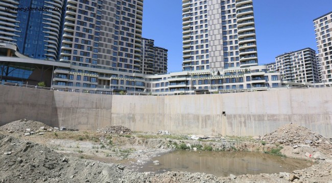 ASKİ İMRAHOR VADİSİ'NDE AÇIKTAN AKAN KANAZİSYON HATTINI YENİLİYOR