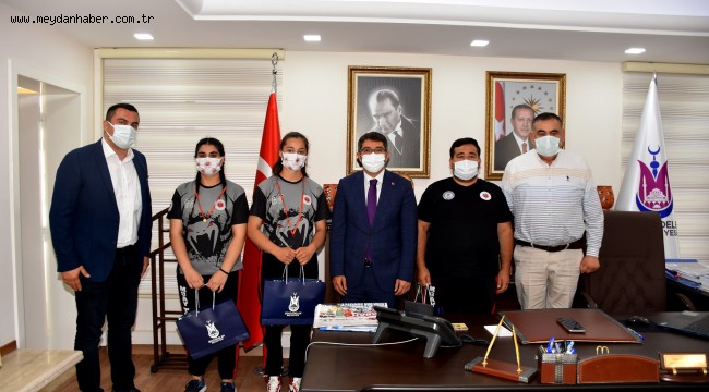 BAŞKAN ÇELİK ŞEHZADELERİN ŞAMPİYONLARINI ALTINLA ÖDÜLLENDİRDİ