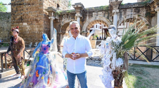 Canlı heykellerle çevreye duyarlılık çağrısı