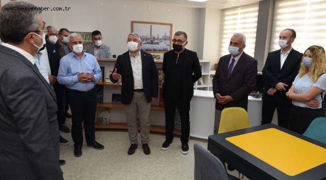 Cengiz Özkader'in ismi Z Kütüphanede yaşayacak