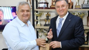 CEYHAN BELEDİYE BAŞKANI HÜLYA ERDEM BAŞKAN SAVAŞ'I ZİYARET ETTİ