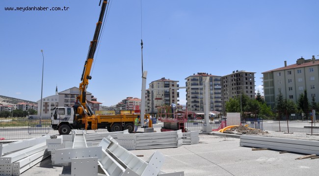 Çünür Kapalı Pazaryeri inşaatının çelik konstrüksiyonlarının montajına geçildi