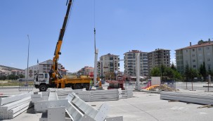 Çünür Kapalı Pazaryeri inşaatının çelik konstrüksiyonlarının montajına geçildi