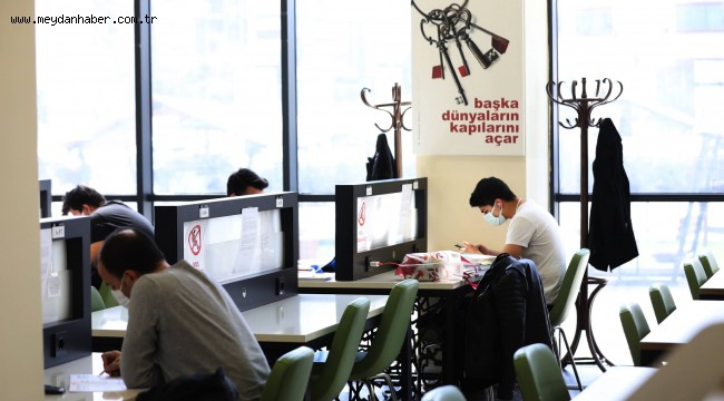 DEMİREL HALK KÜTÜPHANESİ'Nİ ZİYARET ETTİ