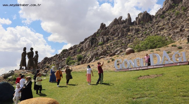 DÜNYANIN MERKEZİ SİVRİHİSAR ZİYARETÇİLERİNİ AĞIRLAMAYA DEVAM EDİYOR