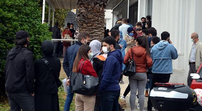 Evlendirme dairesi önünde nikah tarihi kuyruğu oluştu