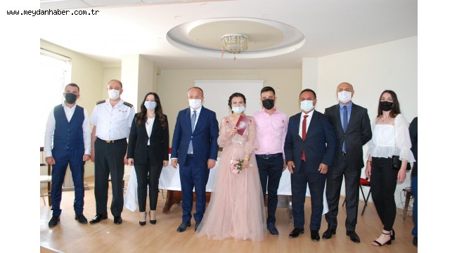 GELİN HANIM İSTEDİ, VALİ NİKAH ŞAHİDİ OLDU