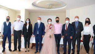 GELİN HANIM İSTEDİ, VALİ NİKAH ŞAHİDİ OLDU