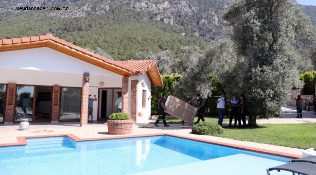 Havuzlu Lüks Kaçak Villa, Belediye Ekiplerince Yıkıldı