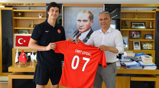 İşitme engelli millilerden Başkan Uysal'a ziyaret