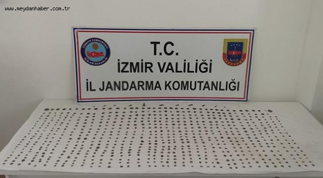 İzmir'de bir araçtan 732 tarihi eser çıktı: 2 gözaltı
