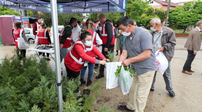 İzmit Belediyesi üst düzey yöneticileri  Yeşilova'da pazarcı esnafını dinledi