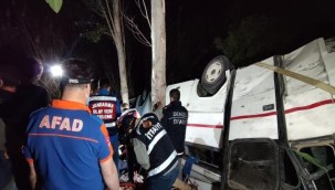 Minibüs park halindeki otomobile çarptı: 3 ölü, 5 yaralı