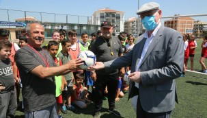 Odunpazarı Belediye Başkanı Kazım Kurt, Öncü Gençlik ve Spor Kulübü'nün başarılı sporcuları ile bir araya geldi.