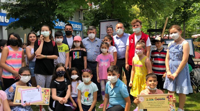 ÖĞRENCİLER ÇİZDİĞİ KARİKATÜRLERLE SU İSRAFINA DİKKAT ÇEKTİ