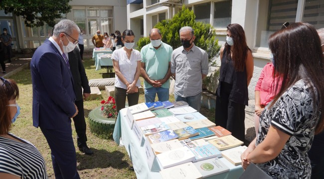 Rektör Budak, "Sergi, Edebiyat Fakültemizin zengin birikimini yansıtıyor"