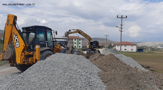 Salihler Caddesi'nde Kanalizasyon Hattı Yenileniyor