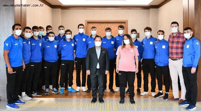 SARIÇAM BELEDİYE SPOR KULÜBÜ HENTBOL TAKIMI'NDAN BAŞKAN ULUDAĞ'A ZİYARET