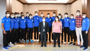 SARIÇAM BELEDİYE SPOR KULÜBÜ HENTBOL TAKIMI'NDAN BAŞKAN ULUDAĞ'A ZİYARET