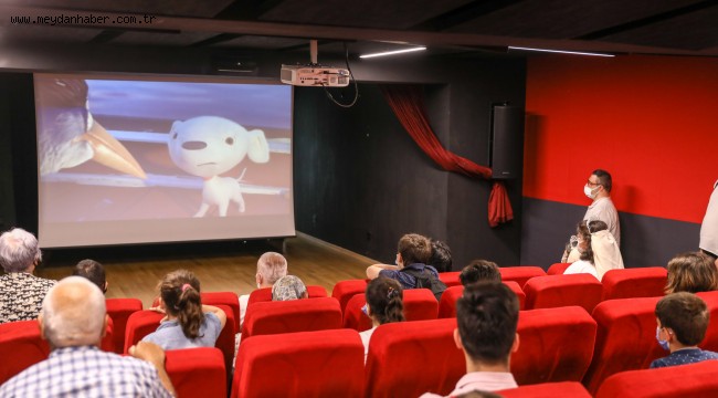 Tarık Akan'da mülteci çocuklara sinema şöleni