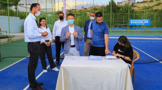 Uşak Belediyesi Tenis Turnuvası'nda İlk Servis Atıldı