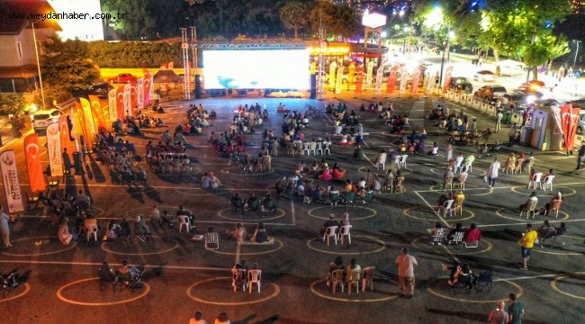 AÇIK HAVA SİNEMASINDA DÜN AKŞAM NOSTALJİ RÜZGARI ESTİ
